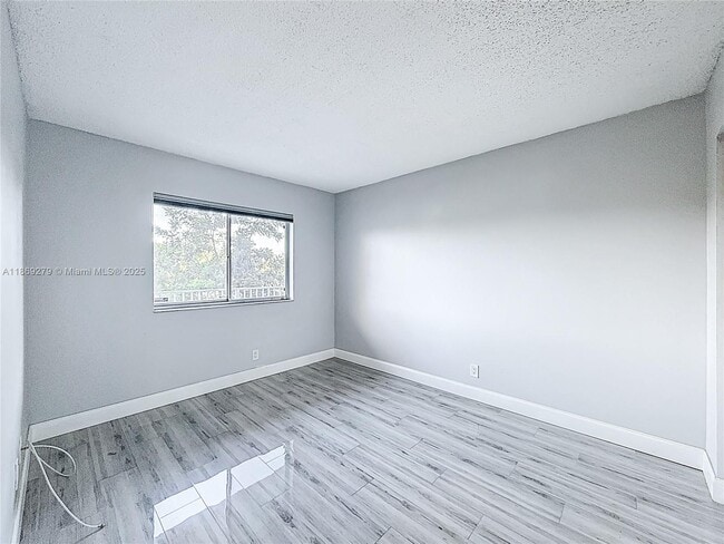Building Photo - 2228 N Cypress Bend Dr