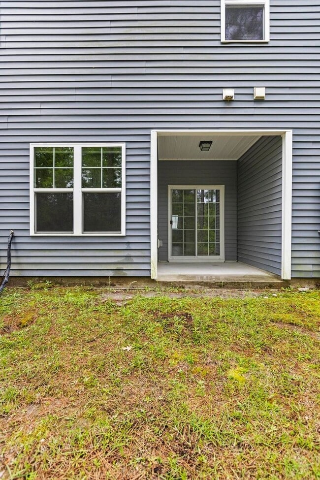 Building Photo - Large 3br Stonebay Townhome AVAILABLE NOW!