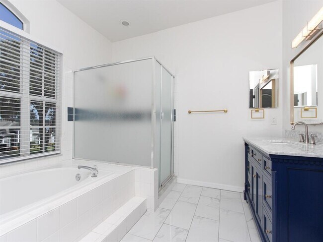 Building Photo - 687 Statenville Ct