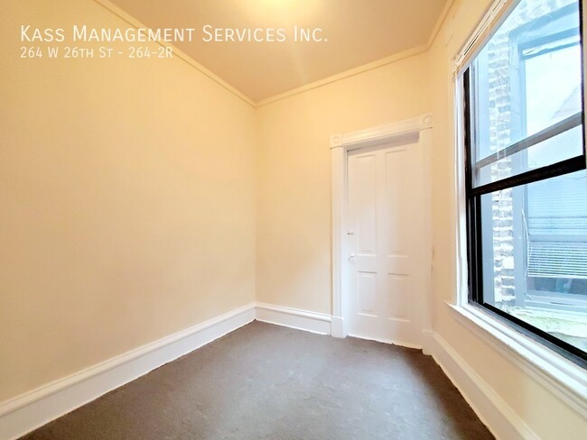 Building Photo - 264 W 26th St