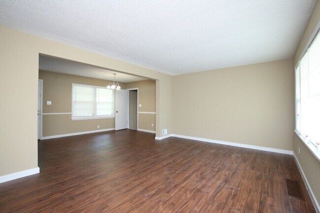 Building Photo - You’ll Love the Layout & Luxury Touches in...