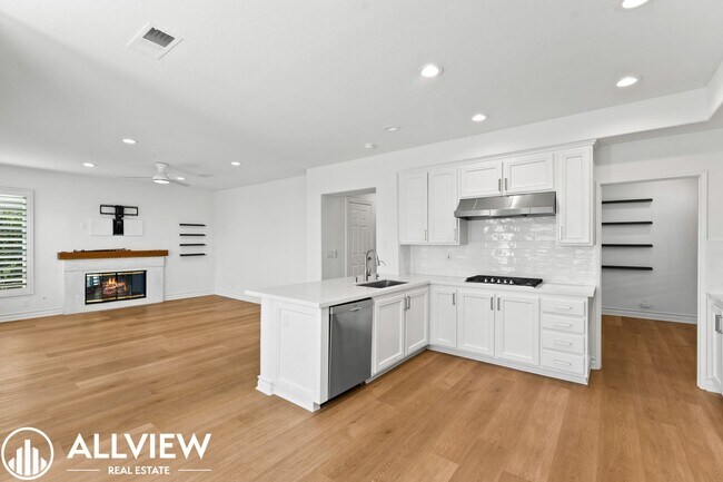 Building Photo - Luxury Living in the Prestigious Guard-Gated Community of Dove Canyon