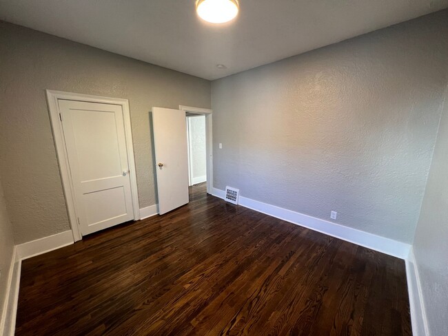 Building Photo - Charming 2 Bed 1 Bath