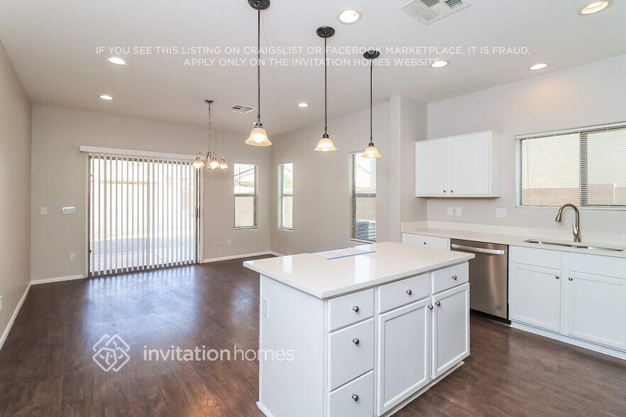 Building Photo - 22008 W Hadley St