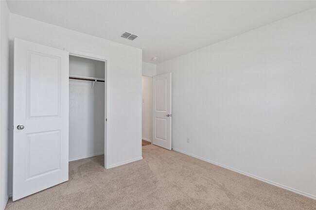 Building Photo - 402 Moray Dr