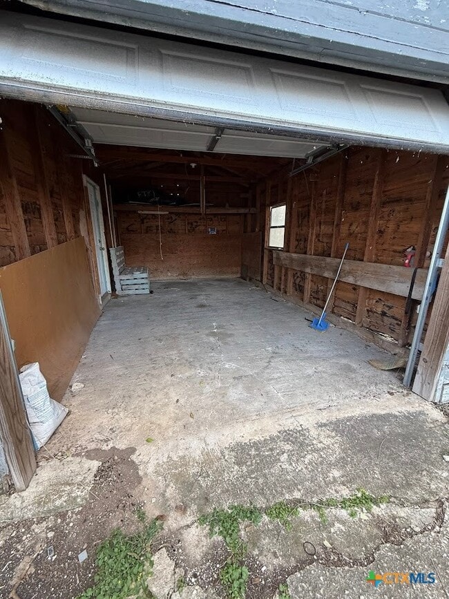 Building Photo - 784 Samuels St