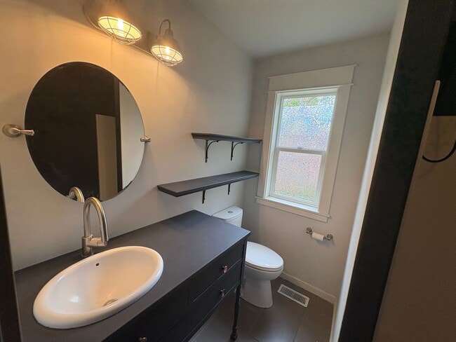 Building Photo - 2BED 2BATH - NORTHWEST, NEWLY RENOVATED, YARD, WASHER DRYER, STORAGE