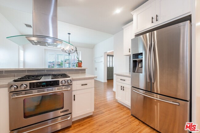Building Photo - 3990 Degnan Blvd