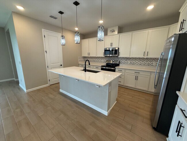 Building Photo - 4/3 Clermont Spacious Home