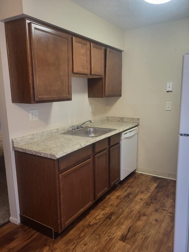 Building Photo - 20-32 Church St