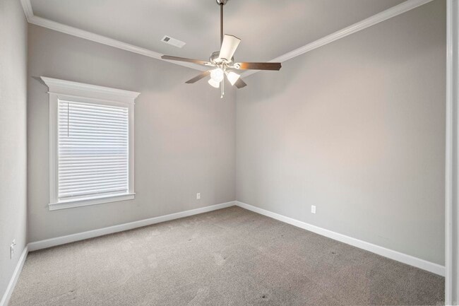 Building Photo - 9541 Oak Forest Ln