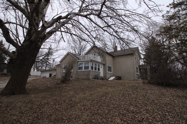 Building Photo - 7800 W Forest Home Ave