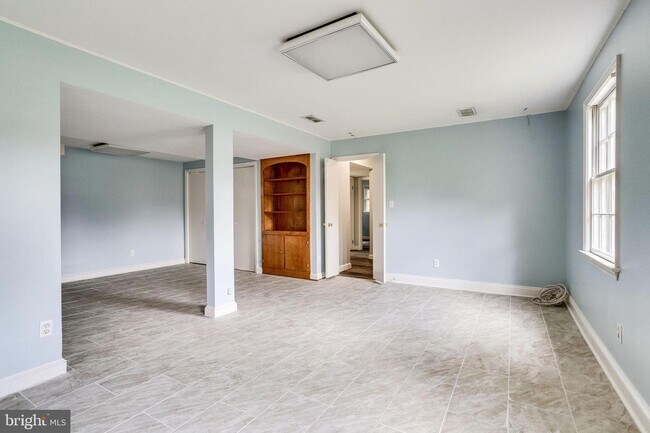 Building Photo - 5001 Ninian Ct