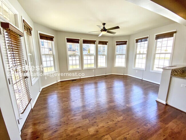 Building Photo - 5 Bed, 4.5 Bath Home with Fenced Yard & Garage / Coming Soon!