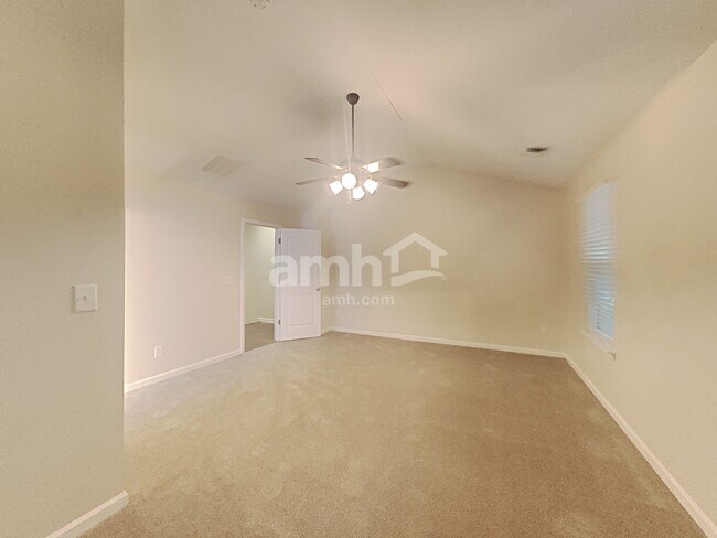 Building Photo - 214 Hidden Creek Pt