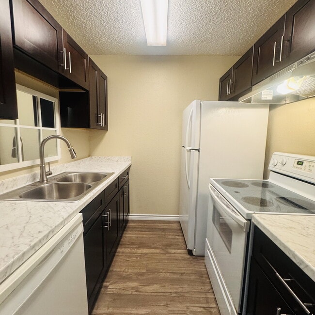 Building Photo - Welcome home to your new oasis at Camden Condominium in Groves, TX!