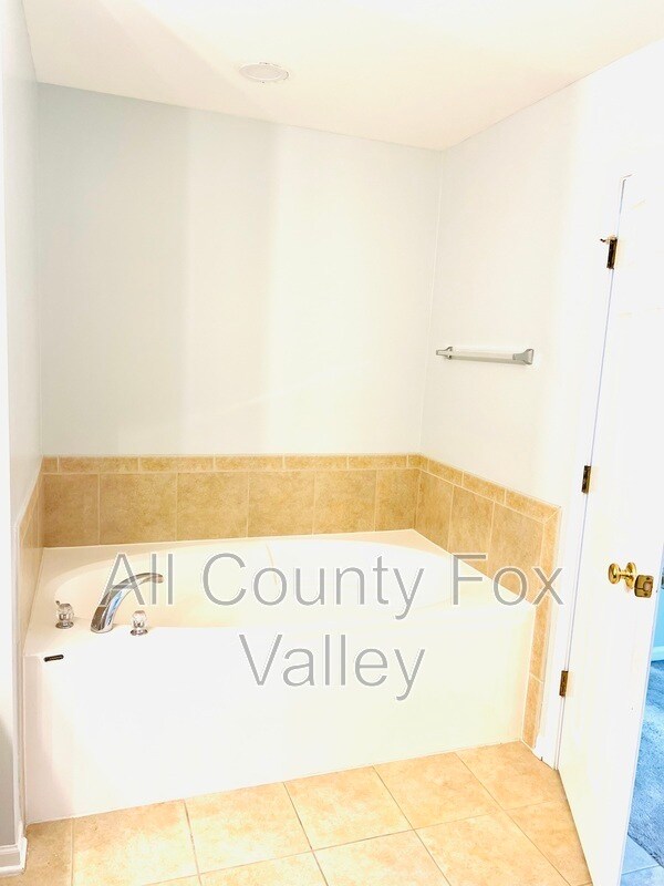 Building Photo - 1602 Edinburgh Dr