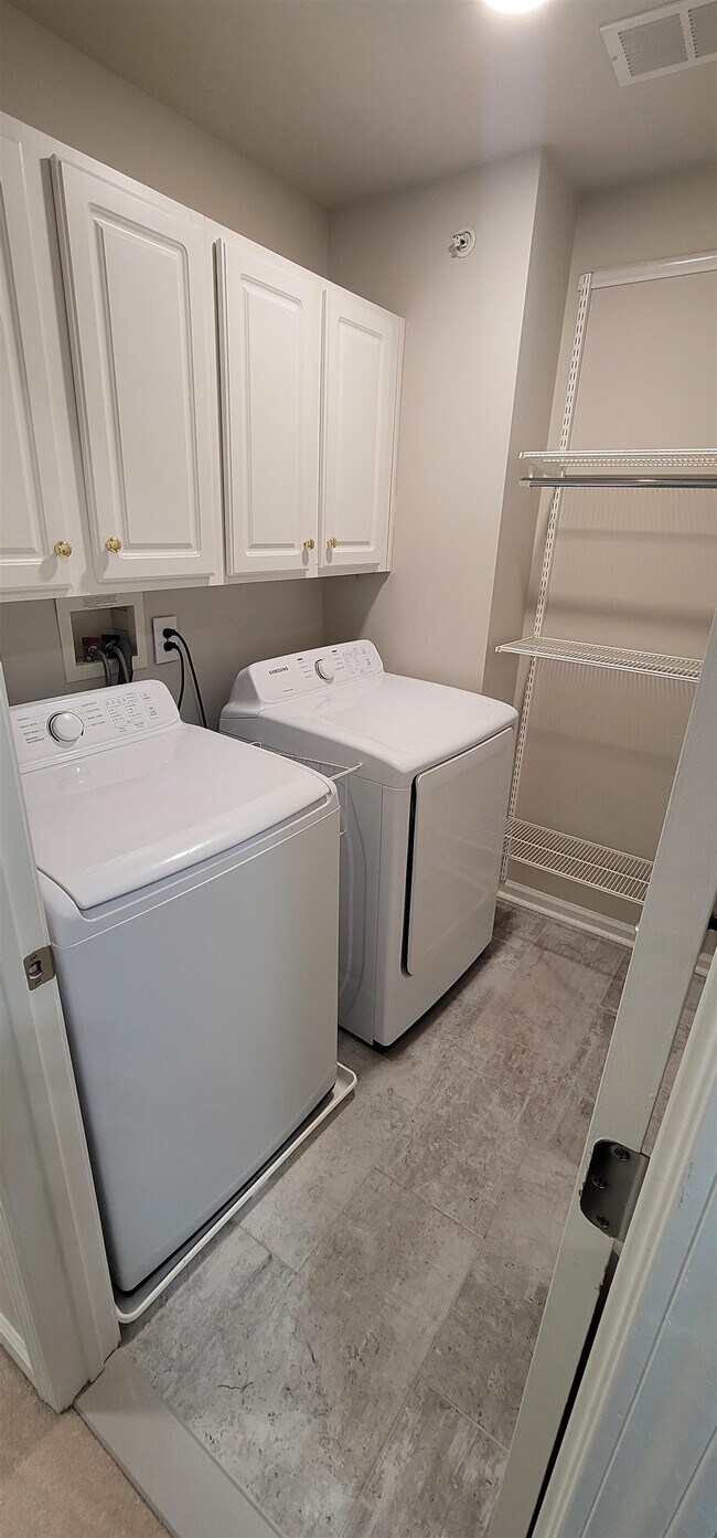 Building Photo - 13 McMartin Ct