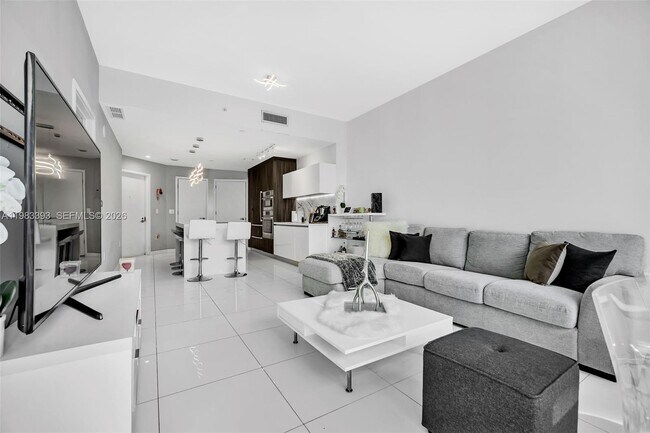 Building Photo - 851 NE 1st Ave