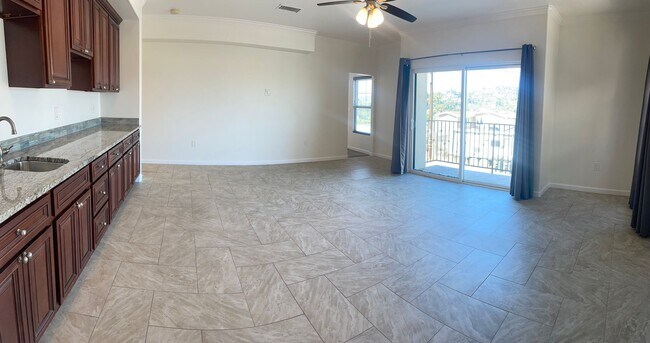 Building Photo - Move in Special!! Beautiful 4 bed/4.5 bath...