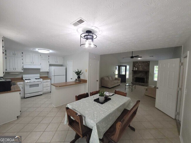 Building Photo - 235 Winona Dr