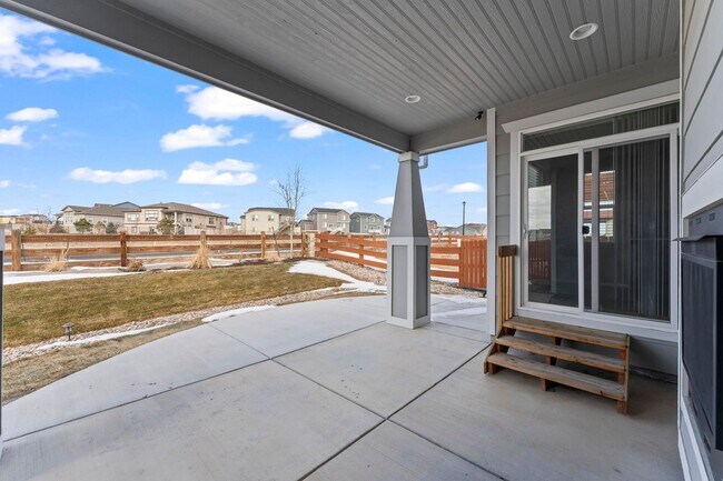 Building Photo - Beautifully Updated 4-Bedroom Home with Op...