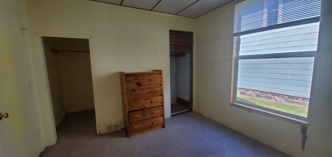 Building Photo - 334 Catherine St