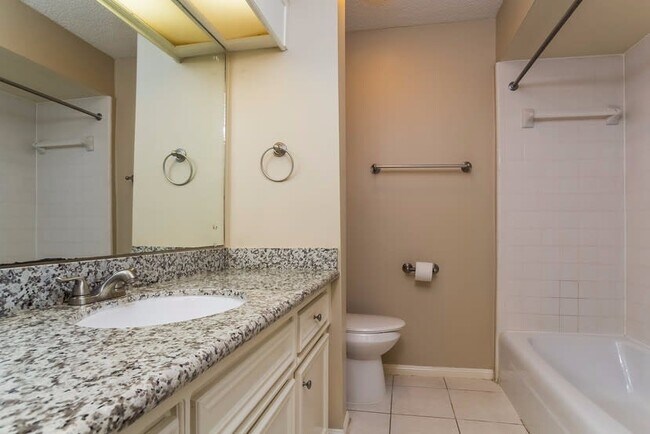 Building Photo - 3822 Stillview Dr