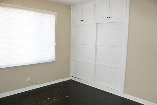 Building Photo - 3170 Strathmore Dr