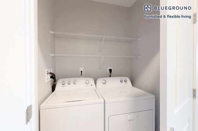 Building Photo - 861 Broadway-SI FL2-ID2924A