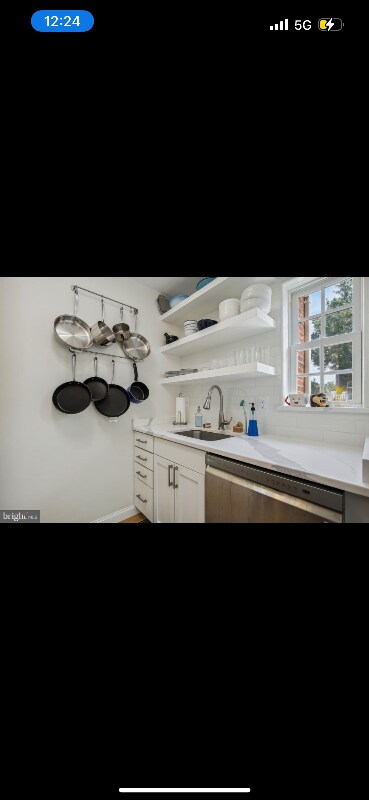 Building Photo - 1734 W Abingdon Dr