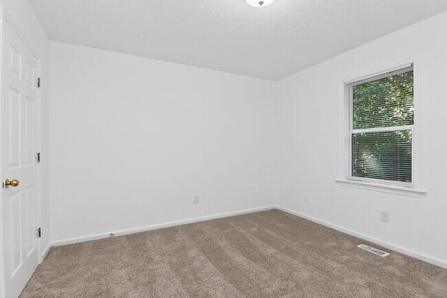 Building Photo - Well-Maintained 2BD/1BA Duplex in Concord, NC!