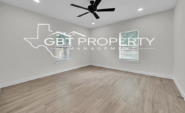 Building Photo - Spacious 4 Bed, 2 Bath Home for Rent – Reuter Ave, Waco, TX