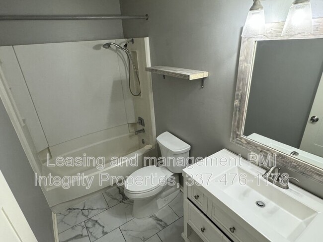 Building Photo - 300 Lozes Ave