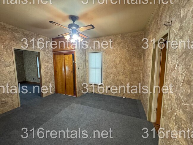 Building Photo - $899 - 2 bed 1 bath - Single Family Home