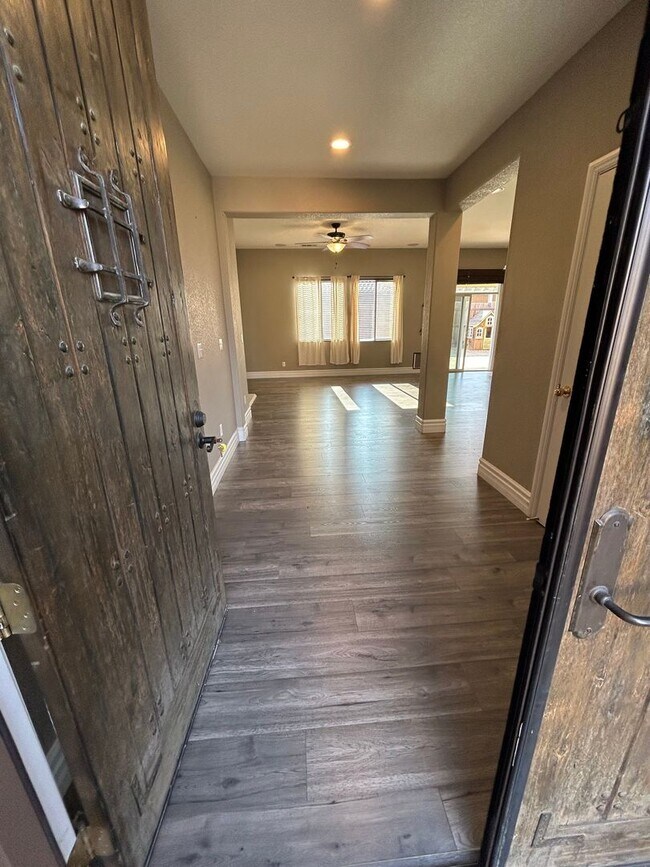 Building Photo - *Wait list full- Currently not accepting applications* 3 Bedroom 2 bathroom with a bonus room in ...