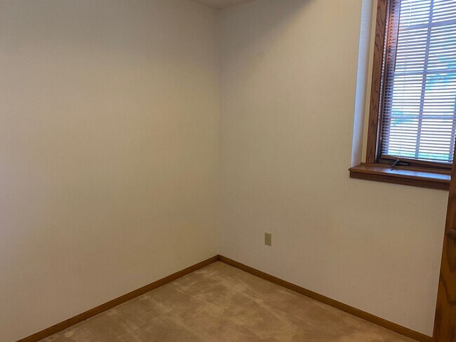 Building Photo - 4407-4409 Forest Valley Rd