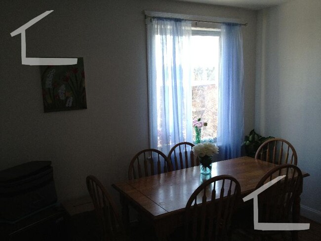 Building Photo - Great Brighton 5-Bed!