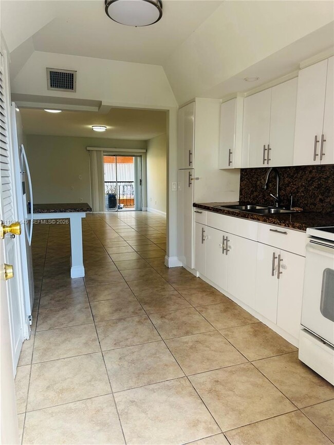 Building Photo - 1950 W 54th St