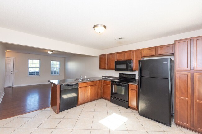 Building Photo - Looking for a townhome in Hubert?