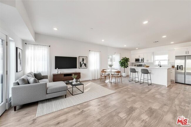 Building Photo - 3141 S Halm Ave