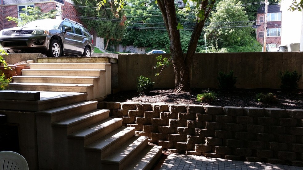 Building Photo - 289 Greenough St