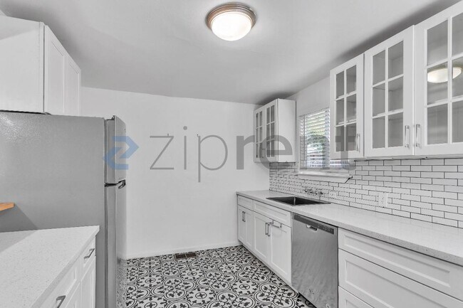 Building Photo - Unit 3400