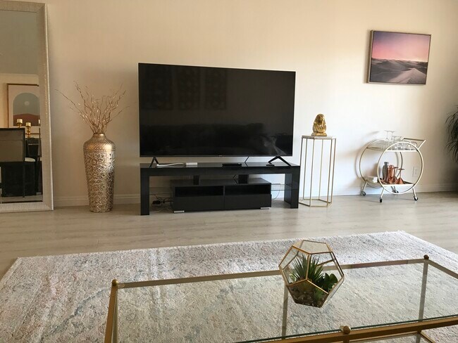 Building Photo - 1299 Cordova St