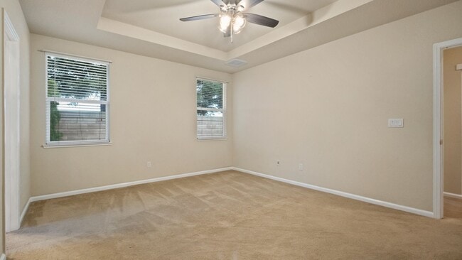 Building Photo - Beautiful 3 bedroom single story home