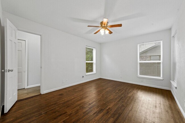 Building Photo - Single Family Home in 76109