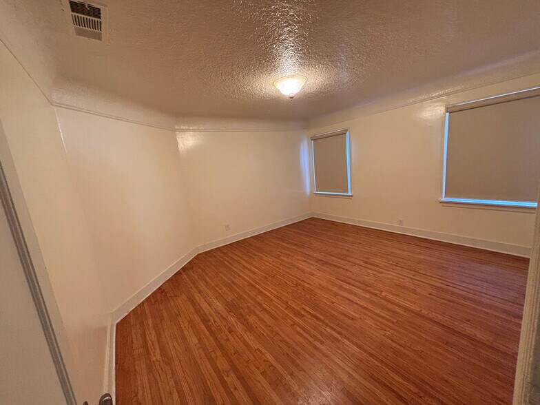 Building Photo - 7530 S Hobart Blvd