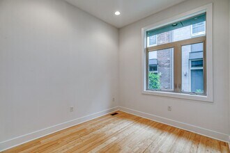 Building Photo - Northern Liberties Townhome with Garage