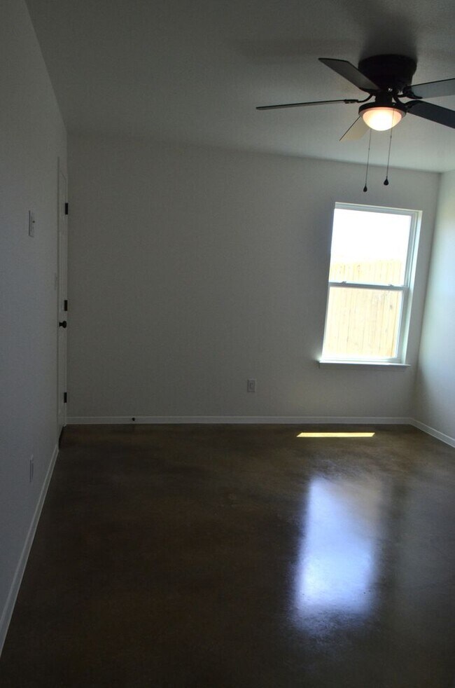 Building Photo - 983 Cline Dr