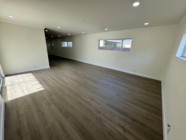 Building Photo - 3536 West Ave